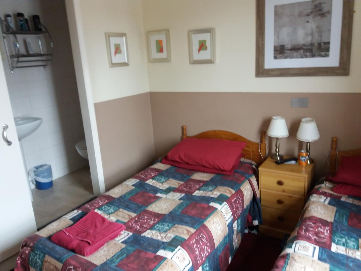 The Crouch Oak Bed & Breakfast Addlestone Eksteriør bilde